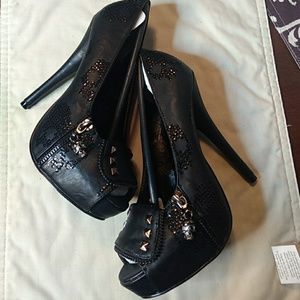 NIB Iron Fist Ruff Rider skull pumps